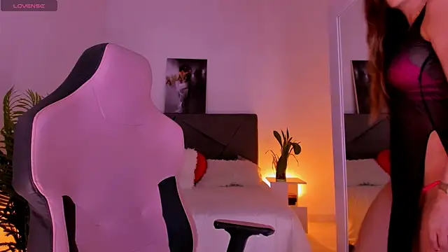 gianaliann  online show from May 12, 3:58 am