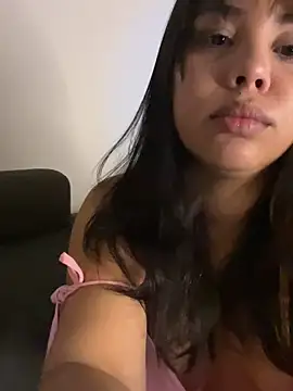 P A U L I N A  online show from May 7, 3:01 am