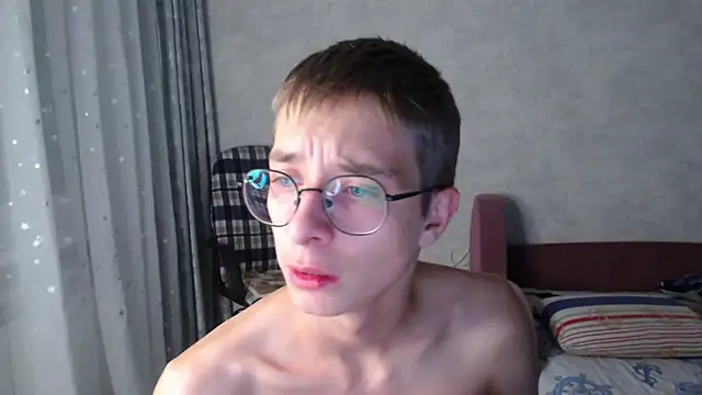 glasses cat online show from October 27, 9:30 pm