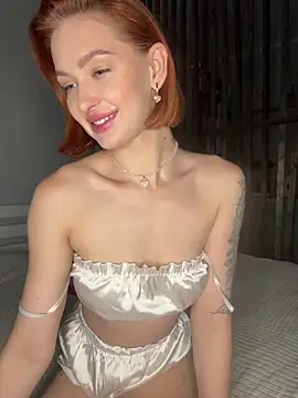 Snapshot of LittleFox___ chatting on May 23, 6:18 am LittleFox online show from May 23, 6:18 am
