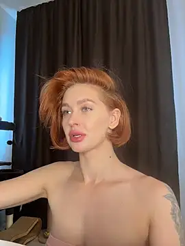 Snapshot of LittleFox___ chatting on May 27, 6:32 am LittleFox online show from May 27, 6:32 am