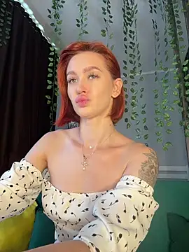 Snapshot of LittleFox___ chatting on June 5, 6:42 am LittleFox online show from June 5, 6:42 am