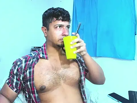 Snapshot of andylemonda1 chatting on October 13, 3:01 pm andylemonda1 online show from October 13, 3:01 pm