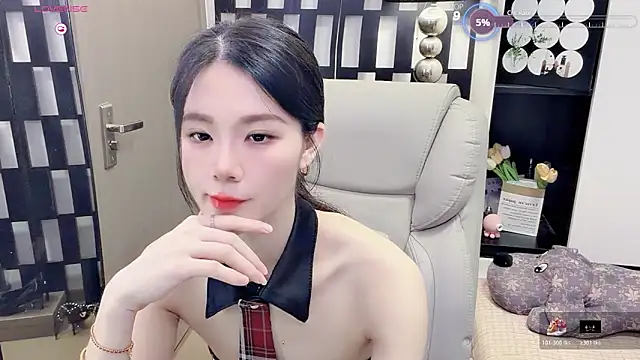 Yueyue-MM online show from June 12, 3:05 am