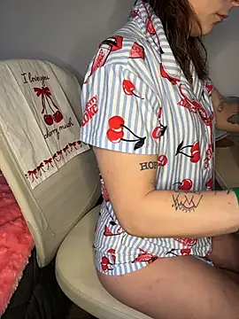 d3luluxx online show from February 28, 12:06 pm