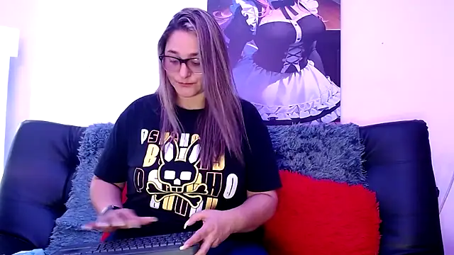 LAHILA COOPERR online show from December 3, 1:09 pm