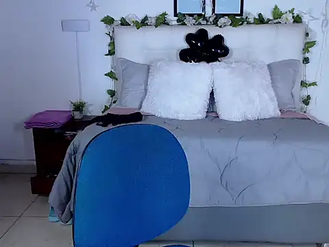 Aliciacute   online show from January 17, 7:50 pm