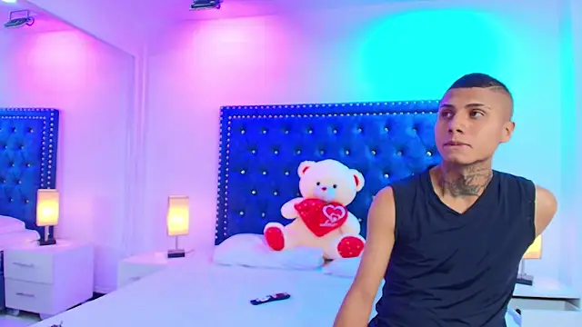 Damian and roxanne online show from October 1, 12:33 pm