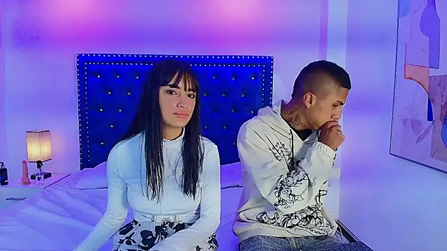 Snapshot of Damian_and_roxanne chatting on February 19, 12:34 pm Damian and roxanne online show from February 19, 12:34 pm