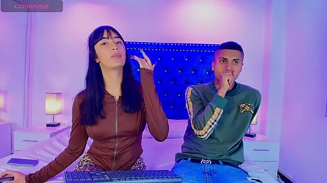 Snapshot of Damian_and_roxanne chatting on February 22, 12:36 pm Damian and roxanne online show from February 22, 12:36 pm