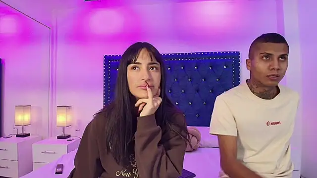 Snapshot of Damian_and_roxanne chatting on March 21, 12:43 pm Damian and roxanne online show from March 21, 12:43 pm