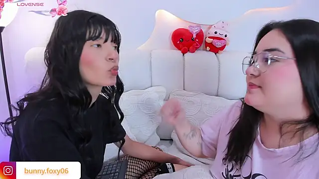 Snapshot of foxybunny chatting on March 8, 4:27 am foxybunny online show from March 8, 4:27 am