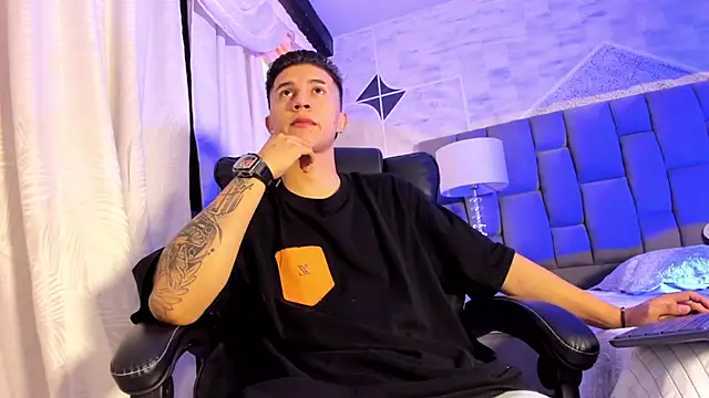 liaamsmiith  online show from October 12, 12:04 pm