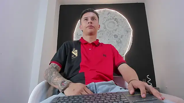 liaamsmiith  online show from October 18, 12:17 pm