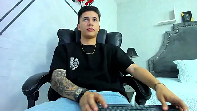 liaamsmiith  online show from November 20, 12:27 pm