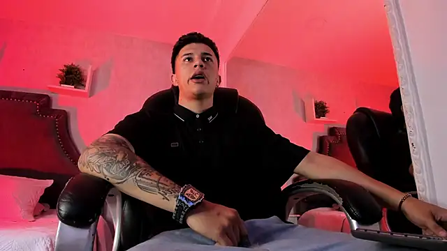 liaamsmiith  online show from February 9, 12:42 pm