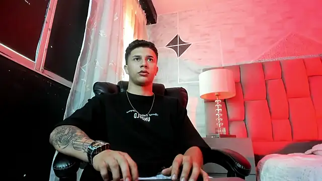 liaamsmiith  online show from March 3, 12:22 pm