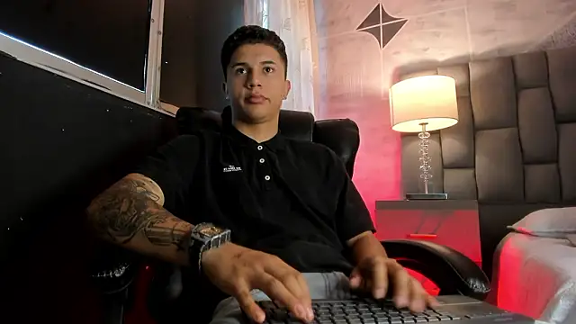 liaamsmiith  online show from March 19, 12:53 pm