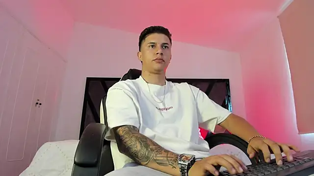 liaamsmiith  online show from March 28, 12:38 pm