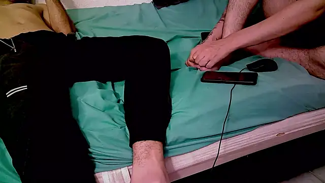 g0lden boss online show from October 8, 6:00 am