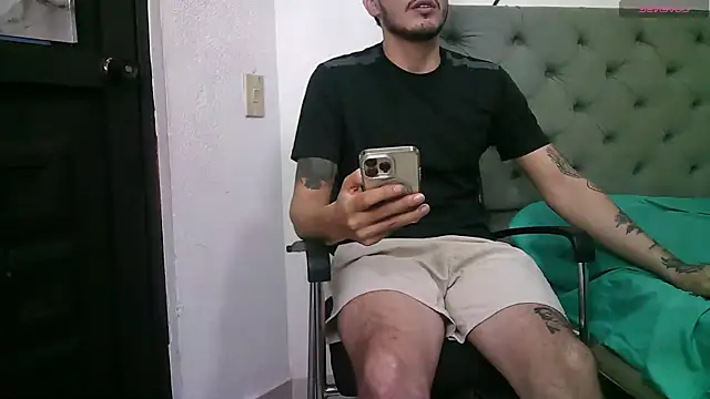 g0lden boss online show from October 21, 5:30 am