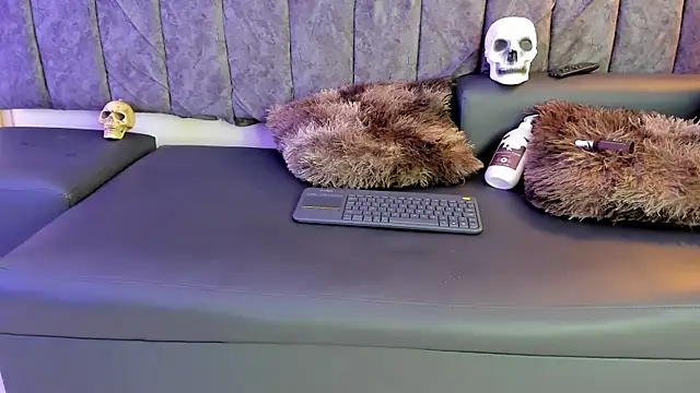 Rowan Mills online show from September 21, 8:21 pm