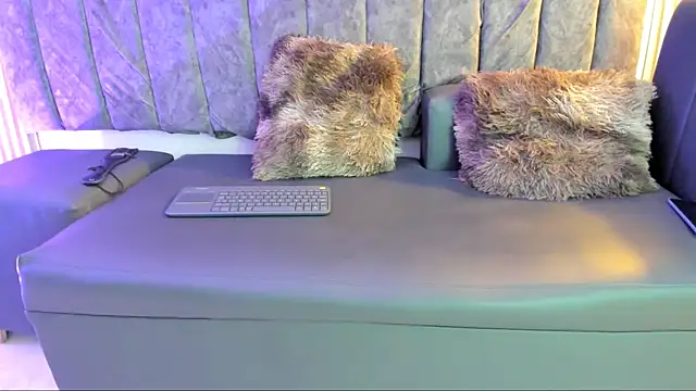 Rowan Mills online show from September 26, 9:19 pm