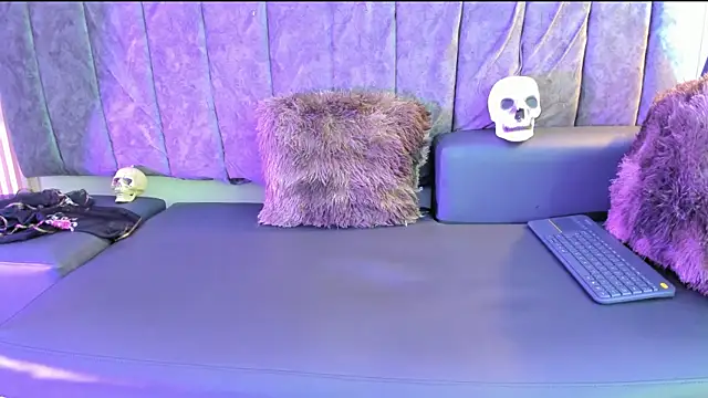 Rowan Mills online show from September 30, 8:25 pm