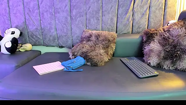 Rowan Mills online show from October 4, 8:18 pm