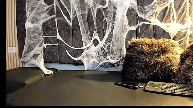 Rowan Mills online show from October 15, 8:31 pm