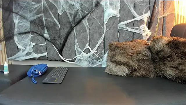 Rowan Mills online show from October 29, 8:54 pm