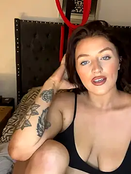 LolaRaee online show from September 14, 1:32 pm