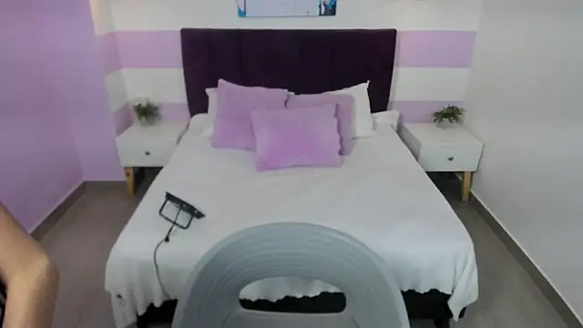 Snapshot of antonellariva_ chatting on September 22, 9:06 pm antonellariva online show from September 22, 9:06 pm