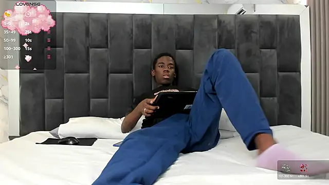 Snapshot of Alan_blacke chatting on September 26, 8:13 pm Alan blacke online show from September 26, 8:13 pm