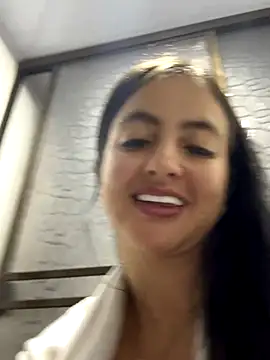 Snapshot of salo-rousee chatting on December 4, 3:05 am salo-rousee online show from December 4, 3:05 am