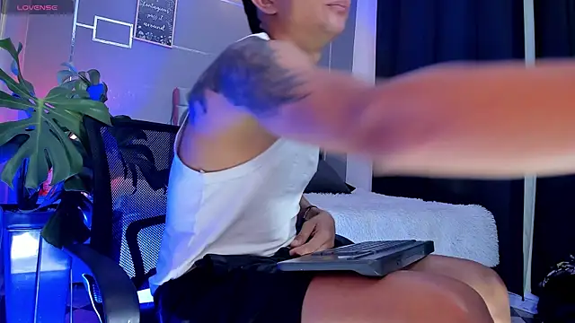 oliver mr  online show from October 16, 8:54 pm