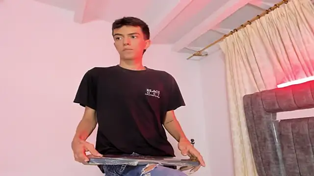 Snapshot of dylan_202520_ chatting on October 7, 11:40 am dylan 202520 online show from October 7, 11:40 am