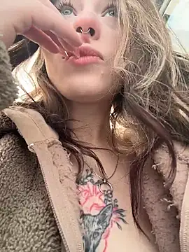 Snapshot of Mimiumuy chatting on December 23, 9:18 am Mimiumuy online show from December 23, 9:18 am