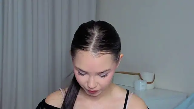 Snapshot of slyshypie chatting on September 23, 1:14 pm slyshypie online show from September 23, 1:14 pm