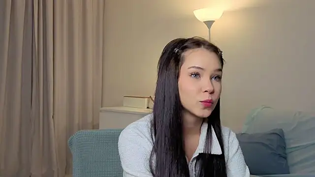 Snapshot of slyshypie chatting on October 5, 1:31 pm slyshypie online show from October 5, 1:31 pm