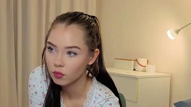 Snapshot of slyshypie chatting on October 11, 1:31 pm slyshypie online show from October 11, 1:31 pm