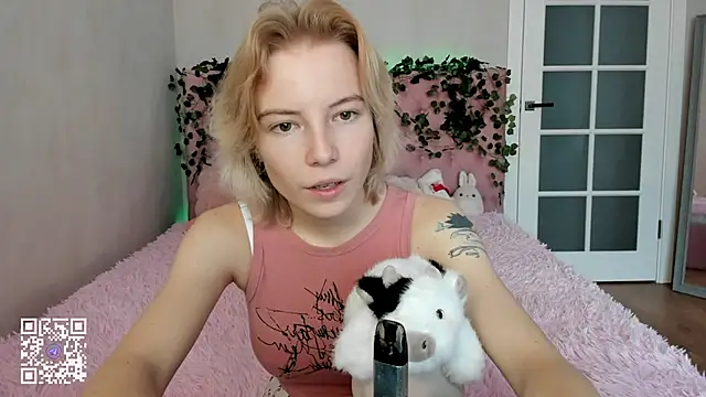 Snapshot of Pink_Lila18 chatting on November 25, 8:25 am Pink Lila18 online show from November 25, 8:25 am