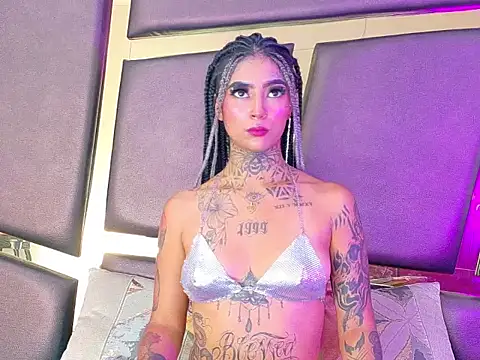 EmilieLake online show from September 25, 4:21 pm