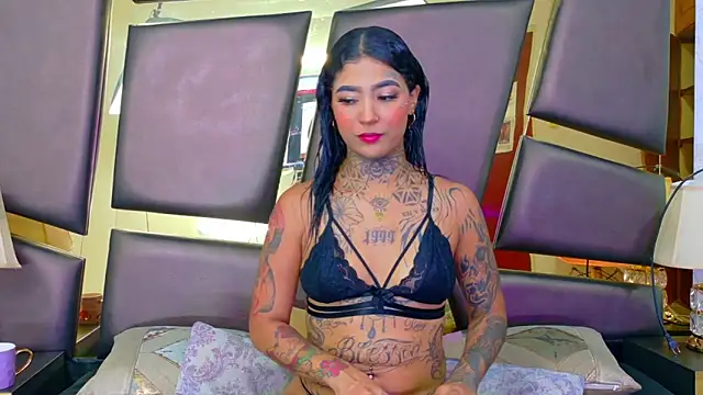 EmilieLake online show from December 4, 8:06 pm