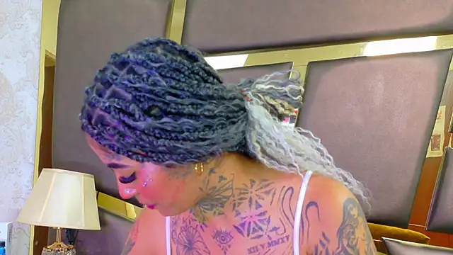 EmilieLake online show from February 3, 8:03 pm