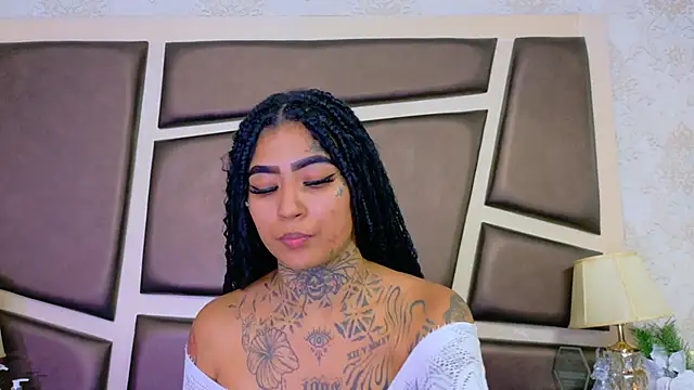 EmilieLake online show from May 1, 7:29 pm