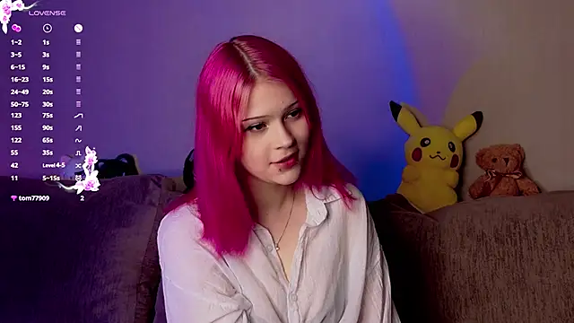Snapshot of RavenKitten_ chatting on April 2, 2:20 am RavenKitten online show from April 2, 2:20 am