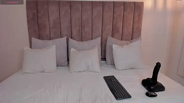 amber colliiins online show from October 14, 5:47 pm