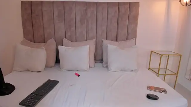 amber colliiins online show from November 24, 5:23 pm