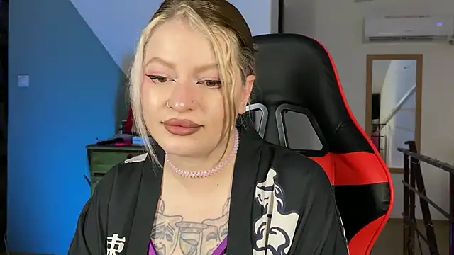 Mia Kamp online show from September 20, 3:35 pm